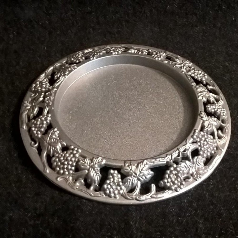 LUMINESSENCE METAL VOTIVE CHRISTMAS CANDLE HOLDER